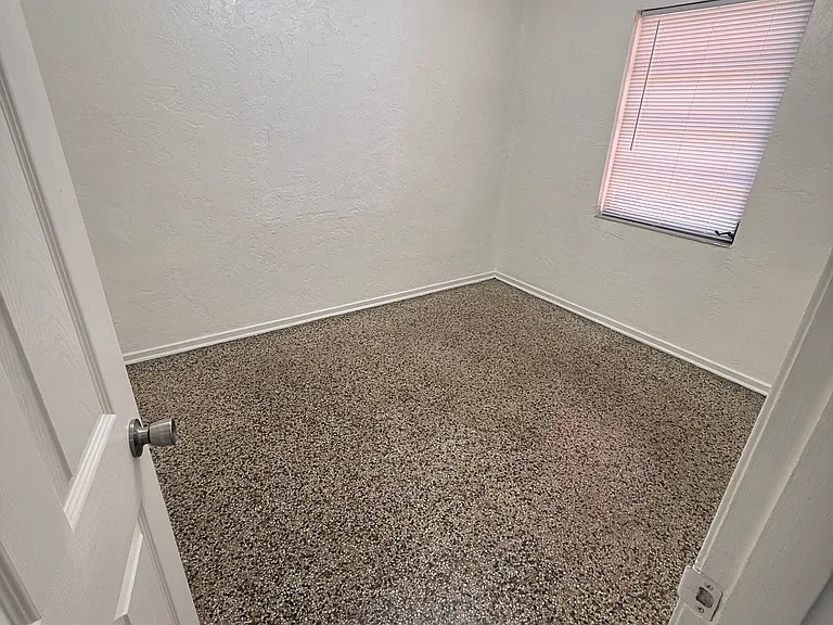 520 Sandra Ave — Photo 8