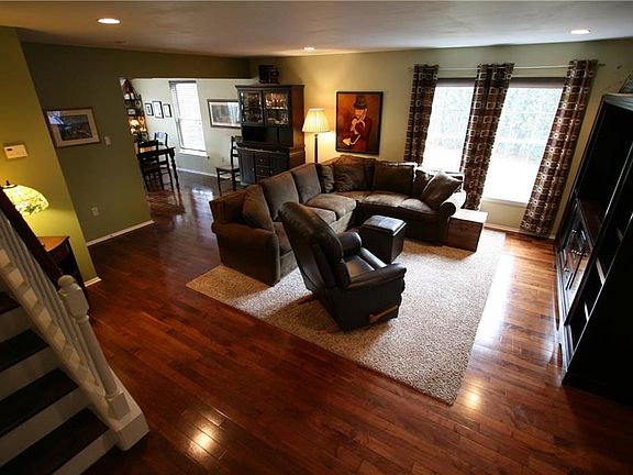 4th image of 1737 Brookstone Dr