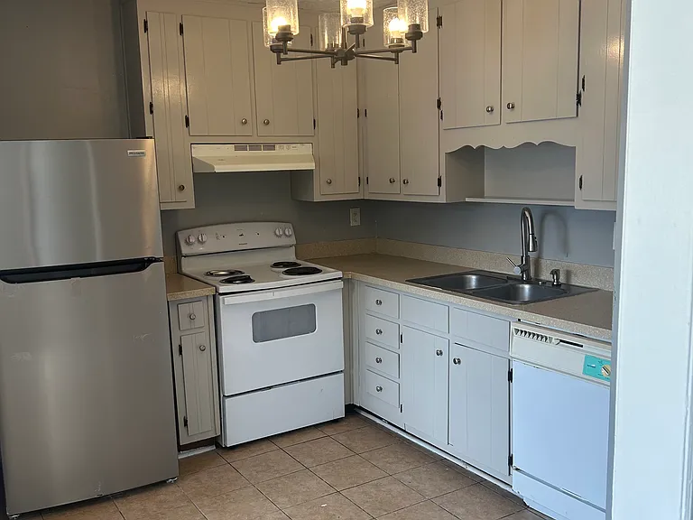 5183 Ridge Forest Dr — Photo 2