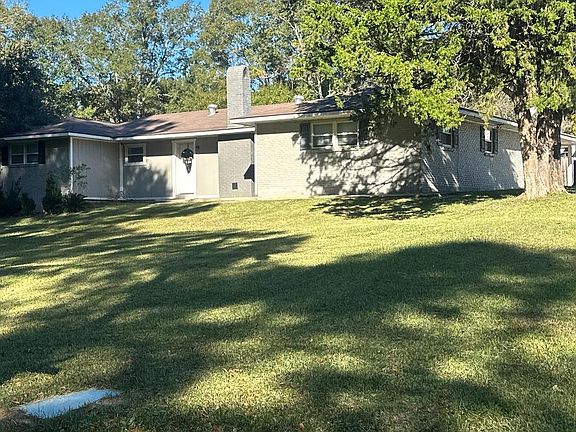 2nd image of 2220 Violet St