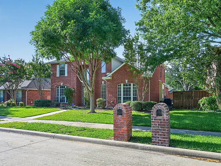 11613 Alexandria Dr — Photo 7