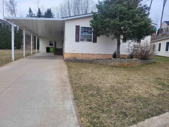 328 Cranberry Beach Blvd, White Lake, MI 48386