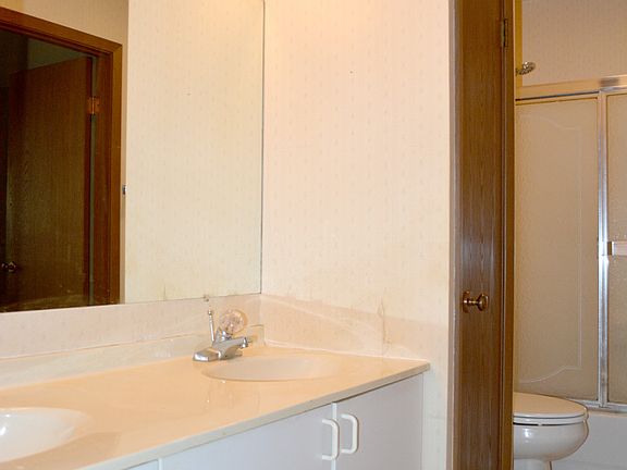 4th image of 1090 Colony Lake Dr