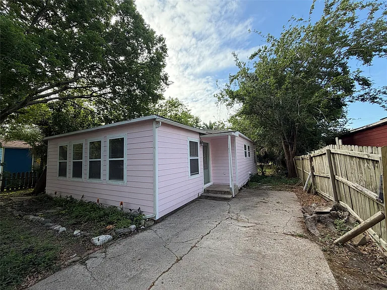 303 Magnusson Ave — Photo 4