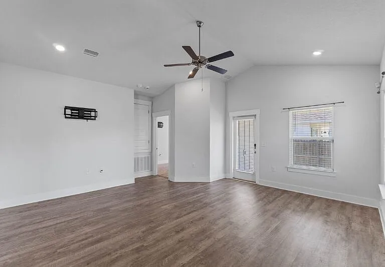 5857 Danbury Blvd — Photo 11