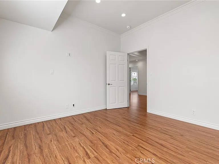 766 N Alexandria Ave — Photo 21