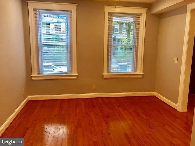 3 bed, 1.5 bath, 2040 sqft, $3,999 — Photo 4