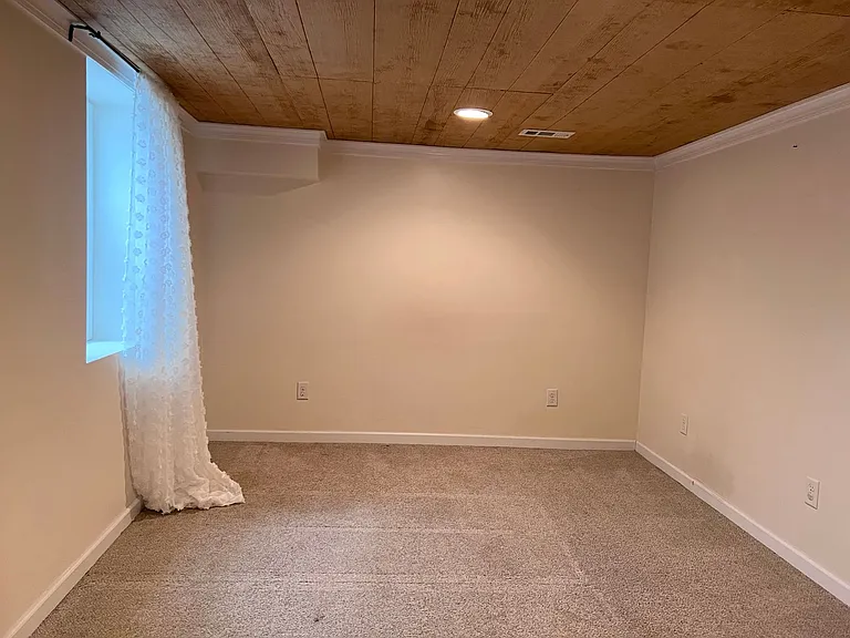 1552 Woodlawn Ave SE — Photo 15