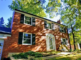18 Thorncliff Ln, Saint Louis, MO 63122