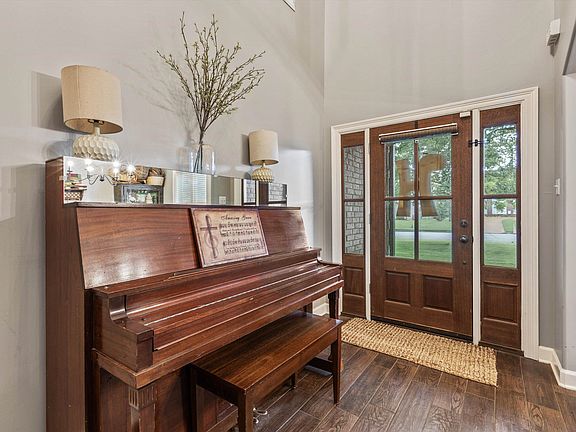 5th image of 210 Whispering Meadows Dr