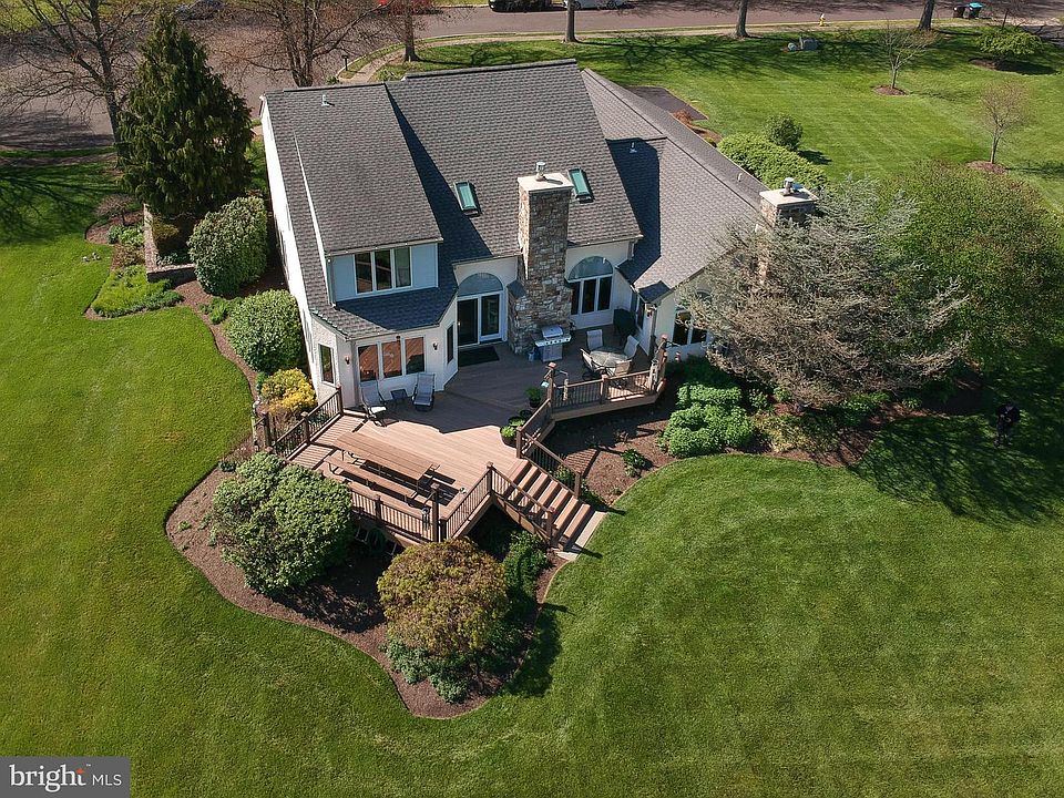 2nd image of 33 Harvest Ln