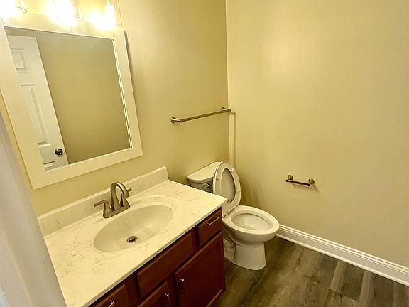 5th image of 2962 Henshaw Ave