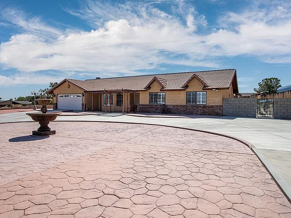 3rd image of 57815 San Tropeze Dr