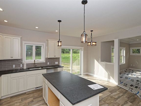 5th image of 16 Gray Ln