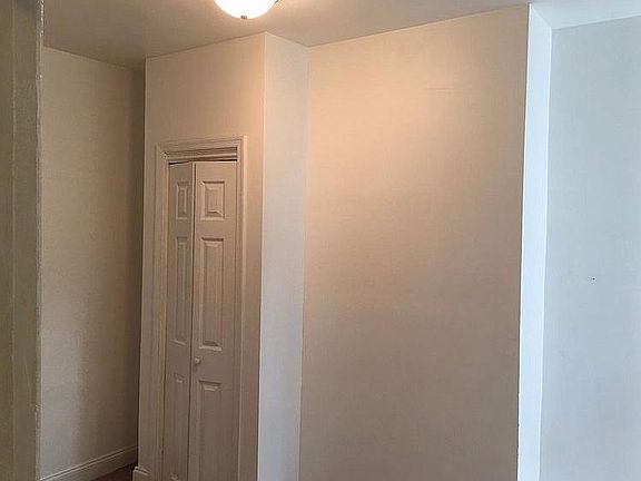3rd image of 729 N Holly St #2