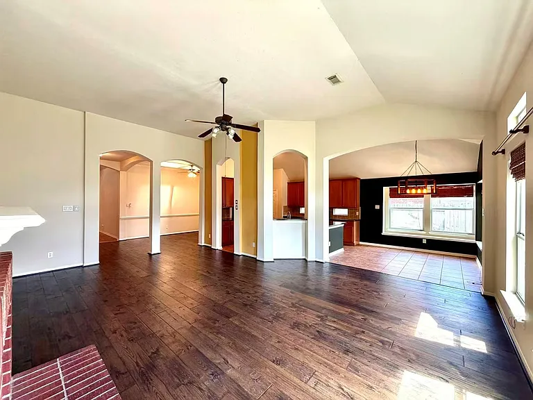 7018 Paradise Park Bnd — Photo 5