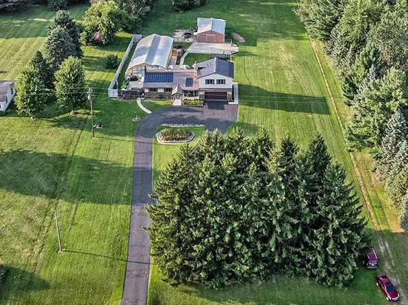 2743 N Branch Rd, North Branch, MI 48461