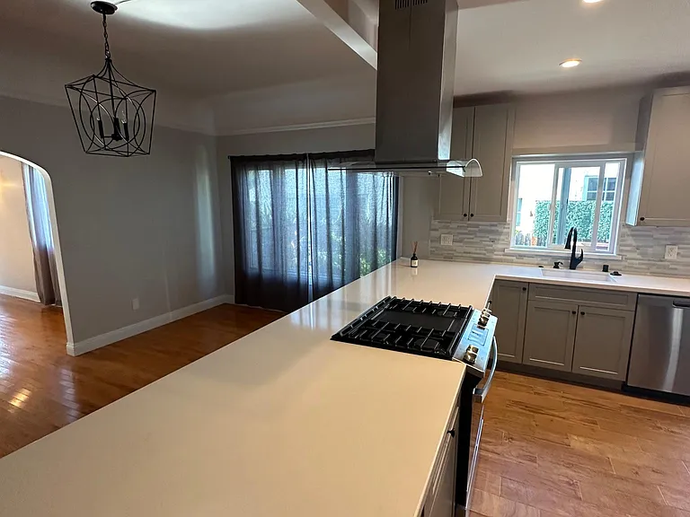 845 N Kilkea Dr — Photo 27