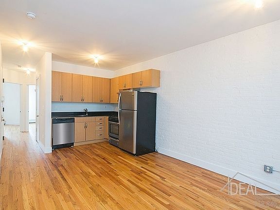 4th image of 54 Willoughby St #Num3