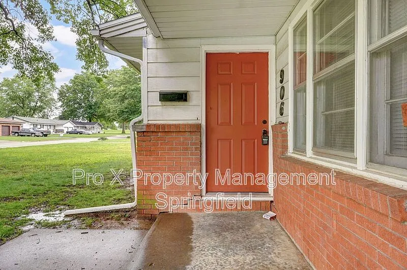 3 bed, 2.0 bath, 1620 sqft, $1,545 — Photo 3