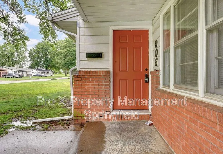 906 N Belview Ave — Photo 4
