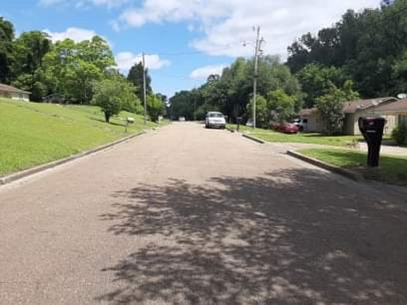5th image of 212 Hillside Dr