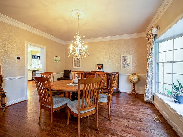 1115 Amanda Dr — Photo 11