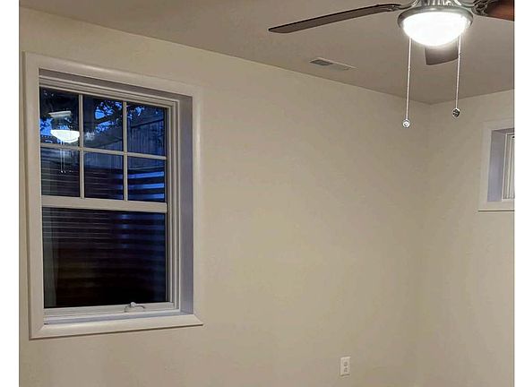 Bed room has egress window