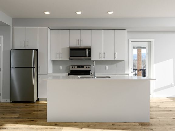 3rd image of 2165 Benvoulin Ct #109