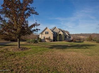 23 Red Fox Ln, Mount Bethel, PA 18343
