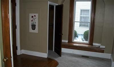 4th image of 516 Pleasant St