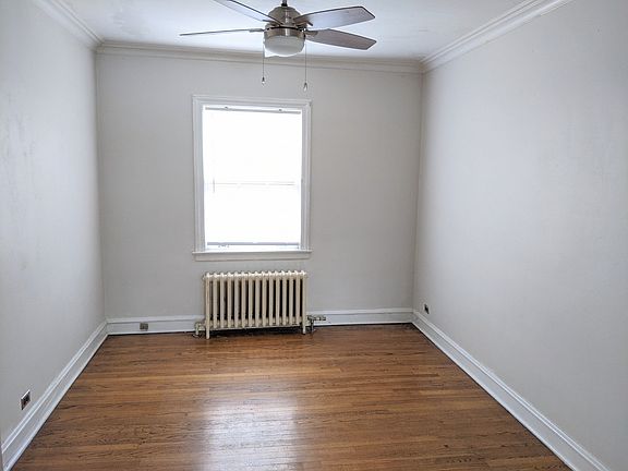 3rd image of 1523-25 Greenleaf St #2W
