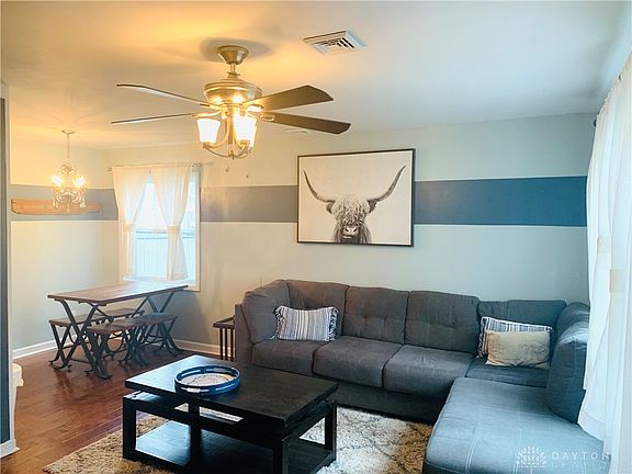 4th image of 254 Marchmont Dr