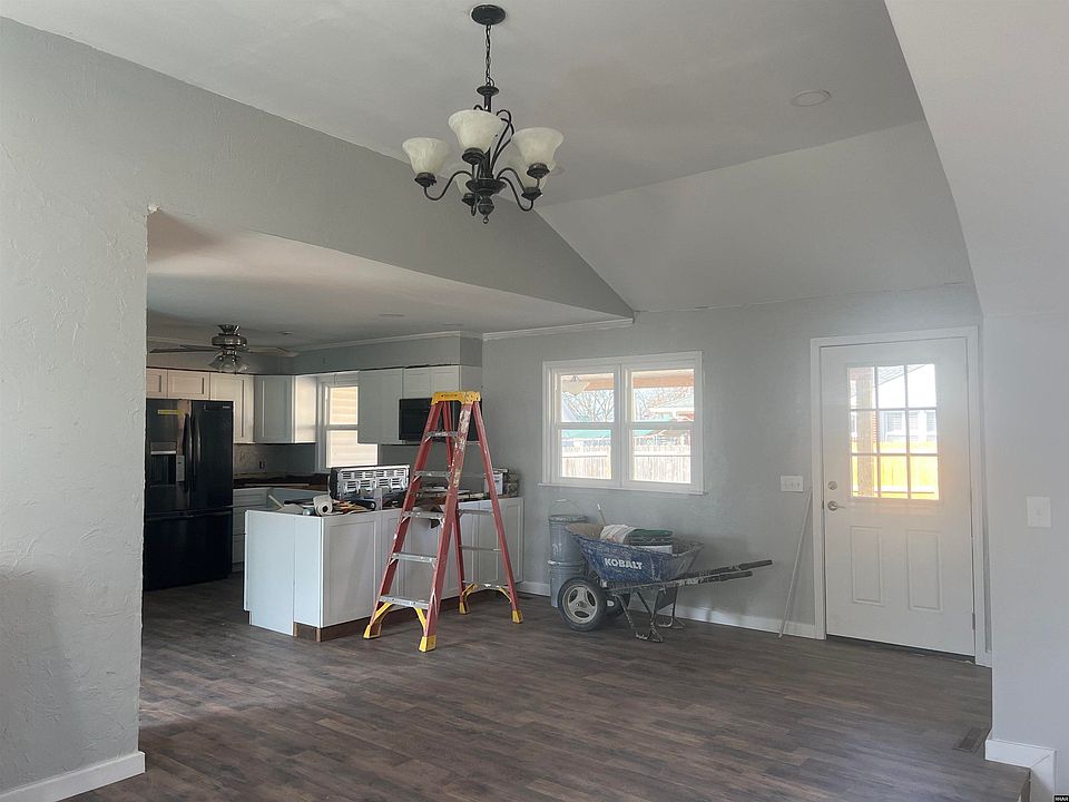 2nd image of 901 S Home St