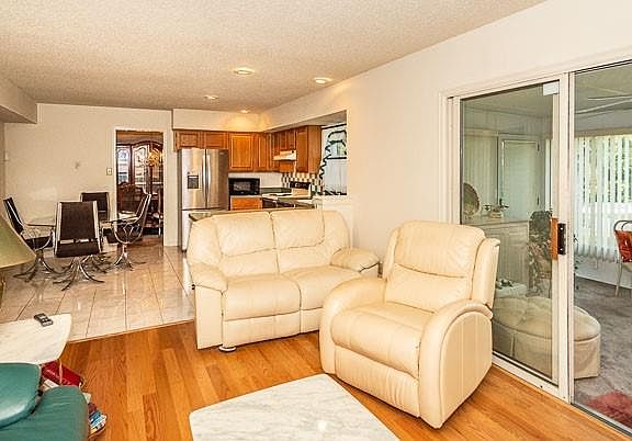 5th image of 2800 Farm Creek Dr