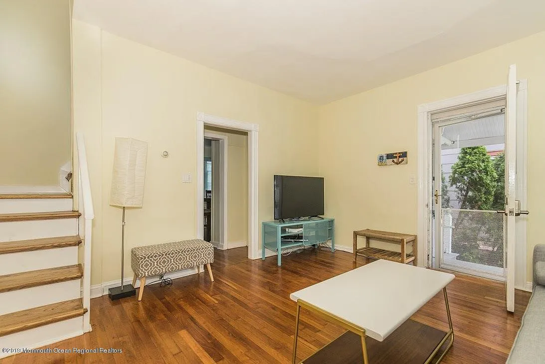 3 bed, $2,400 — Photo 4