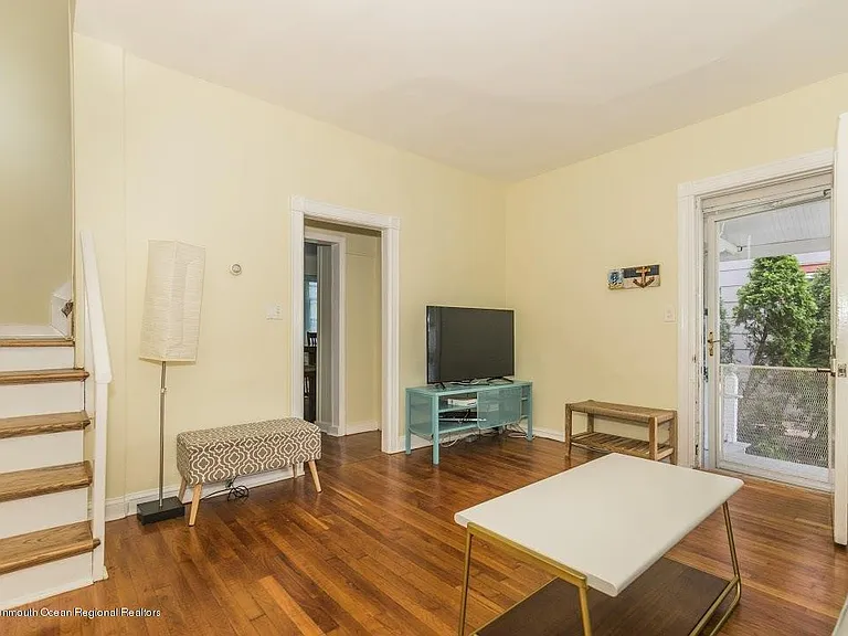 105 Webb Ave — Photo 4