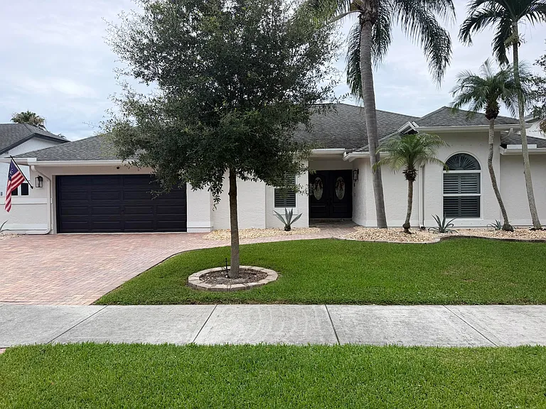5142 NW 43rd Ave — Photo 1