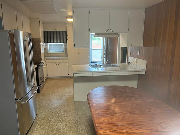 3rd image of 406 11th St