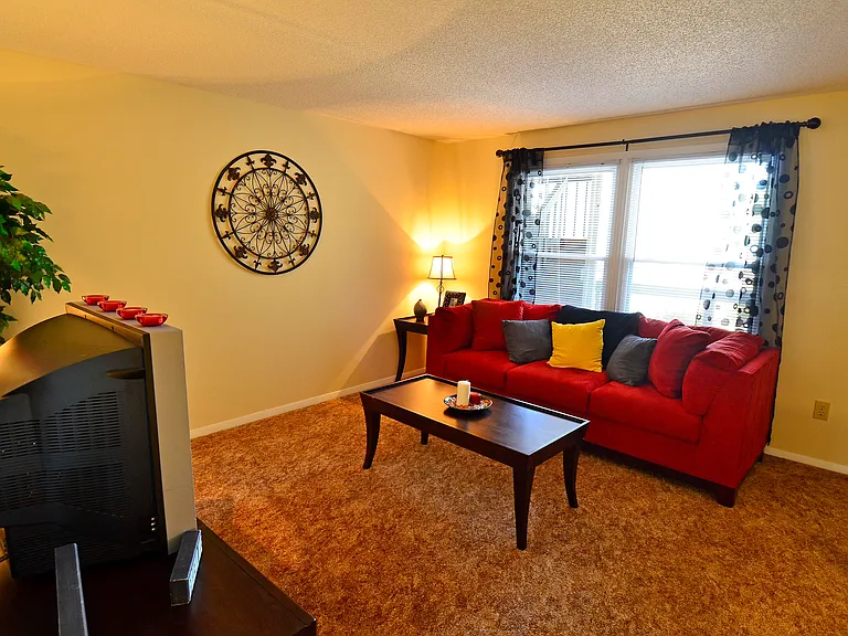 Evergreen Terrace Apartments — Photo 8