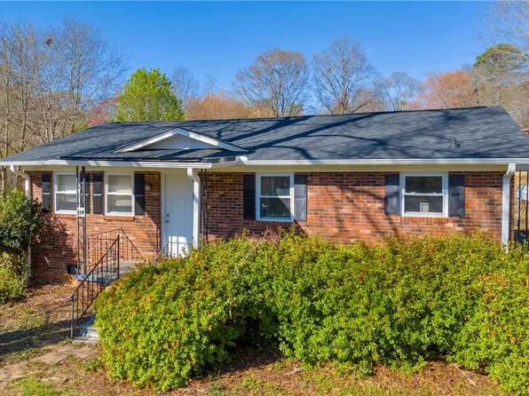 114 Meadowood Dr, Easley, SC 29640