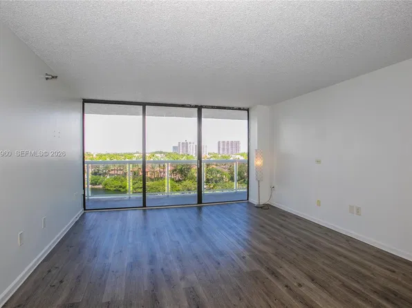 20505 E Country Club Dr, Aventura, FL