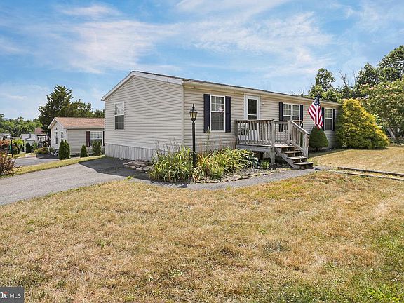 2nd image of 418 Cedar Ln