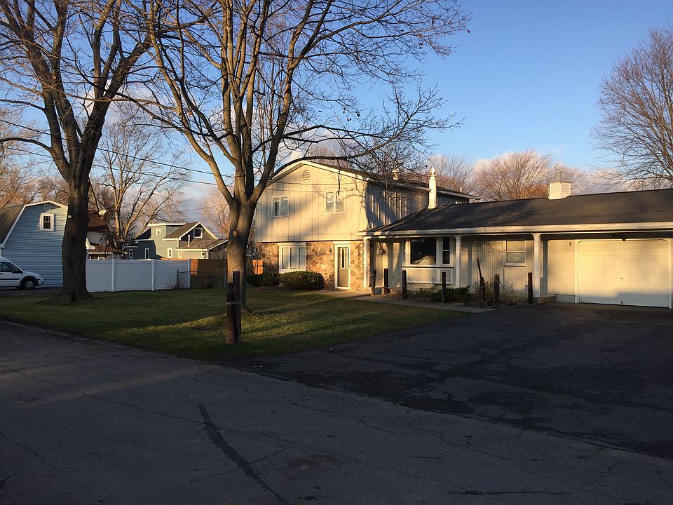 2nd image of 30 4th Ave