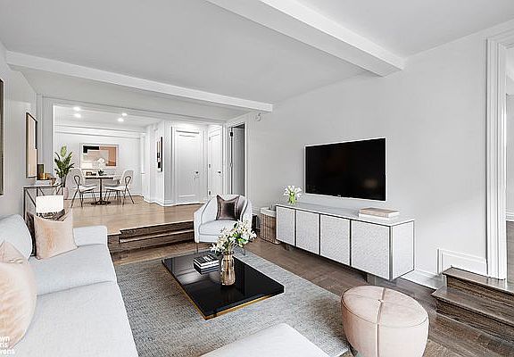 4th image of 160 E 89th St #5D