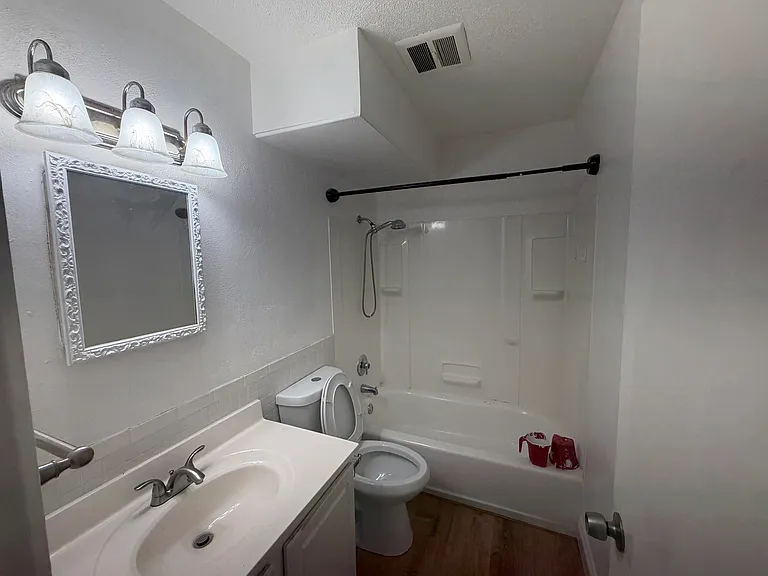30 Cathcart Dr #B — Photo 5
