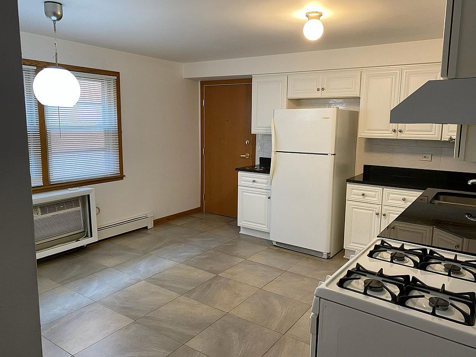 Eat-in Kitchen