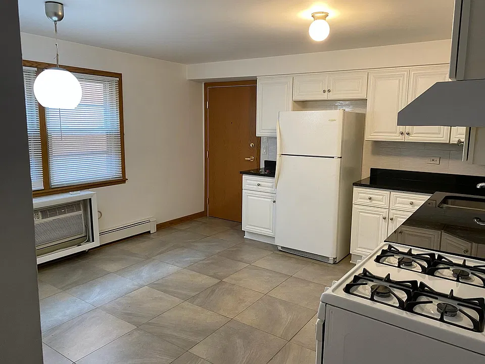 Eat-in Kitchen