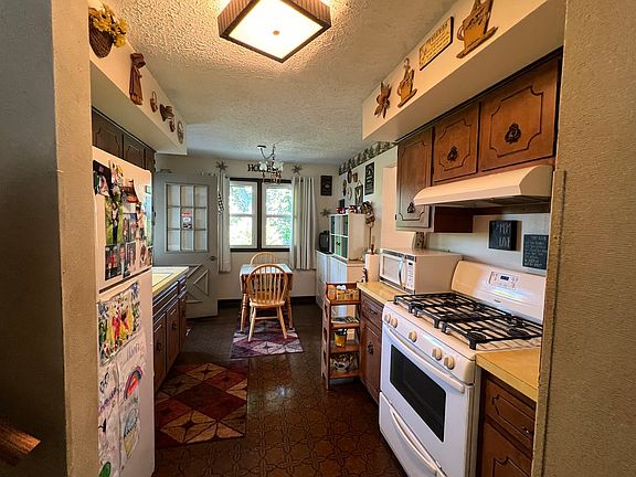 5th image of 215 Shabbona Dr