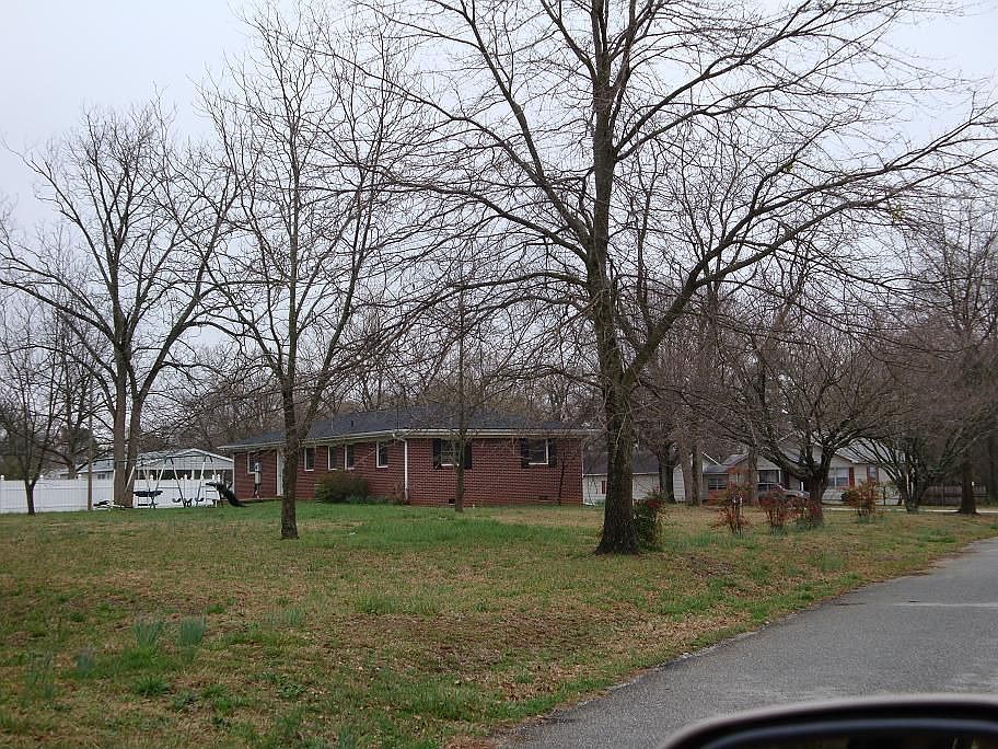 2nd image of 207 Oakway Ave